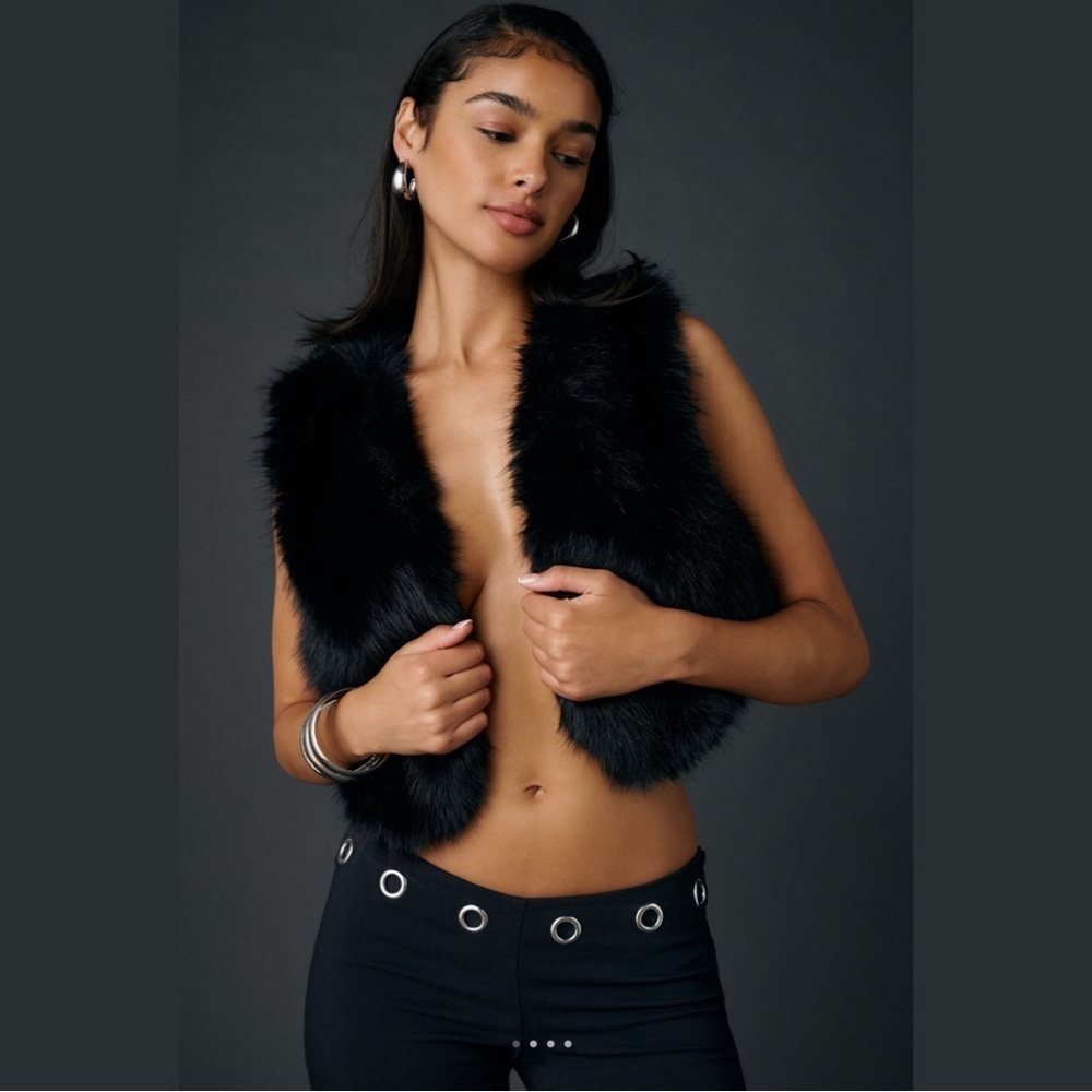 Azalea Wang Meela Faux Fur Cropped Vest Women’s Large Plush Sleeveless Glamour